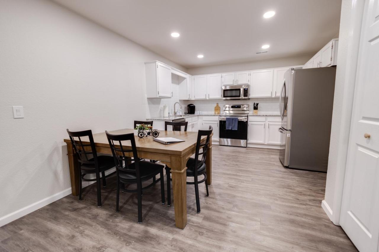Trailside Townhouse - Close To Downtown & Bike Trails Bentonville Kültér fotó
